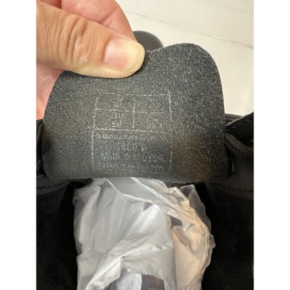 Dr. Martens Women’s Black Boots Model 1460W Size 8 Slight Scuffing Air Walk - Picture 10 of 11